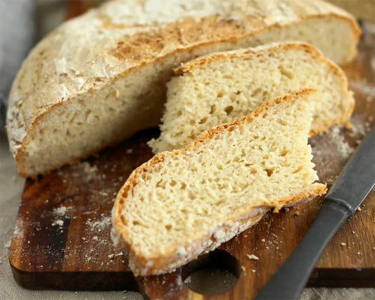 Lyst og sprøtt glutenfritt brød i Bakepanna